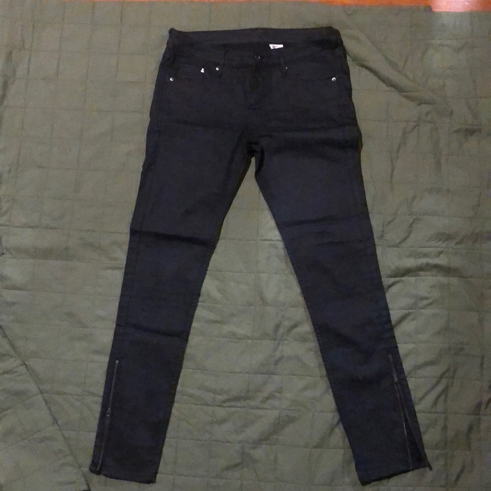 H&M low waist ankle jeans. Size 28